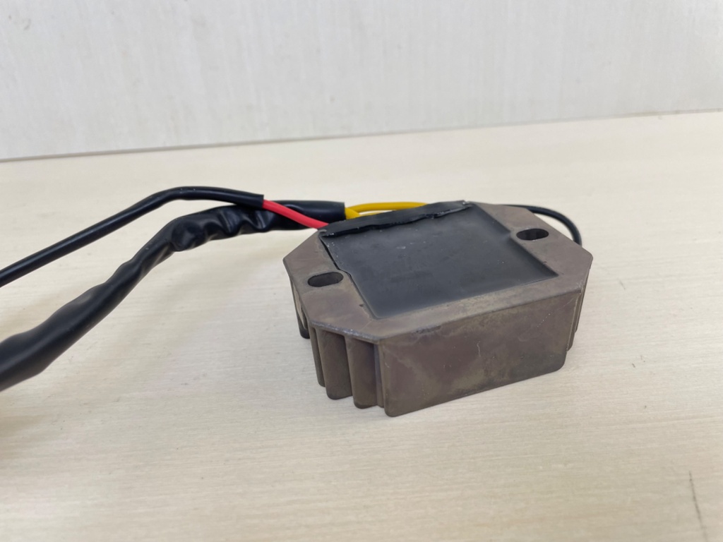 2009 Mercury 25 30 HP 4 Stroke Outboard Regulator Rectifier Assembly 898103T14