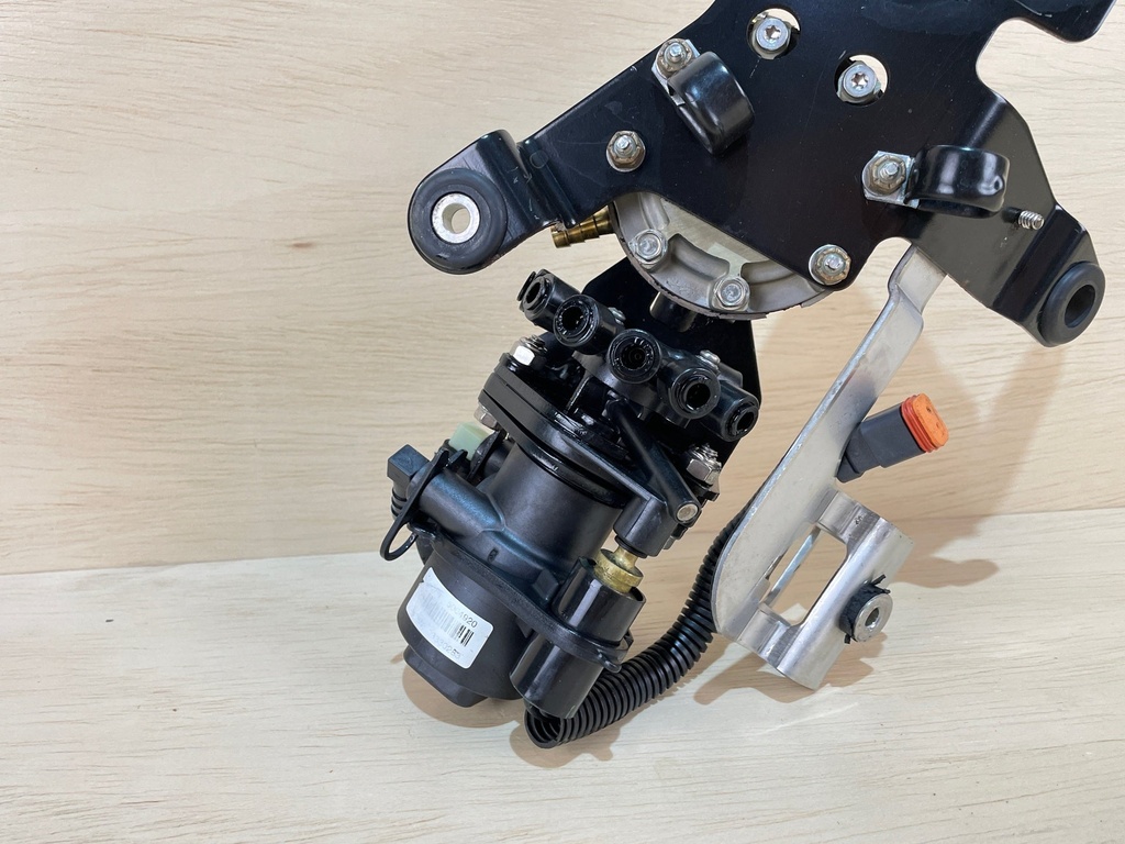 2004 Evinrude Ficht 225HP Oil Lift Pump And Injector 5004920 5001222