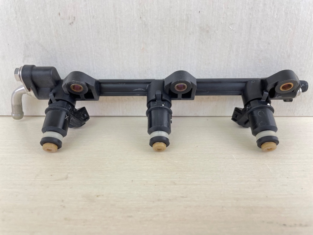 2006 - 2010 Mercury 25 30 HP 4 Stroke Outboard Fuel Rail W/ Injectors 898101T74