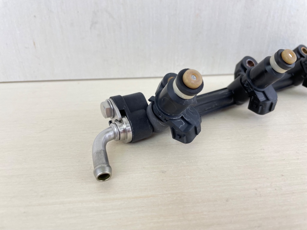 2006 - 2010 Mercury 25 30 HP 4 Stroke Outboard Fuel Rail W/ Injectors 898101T74