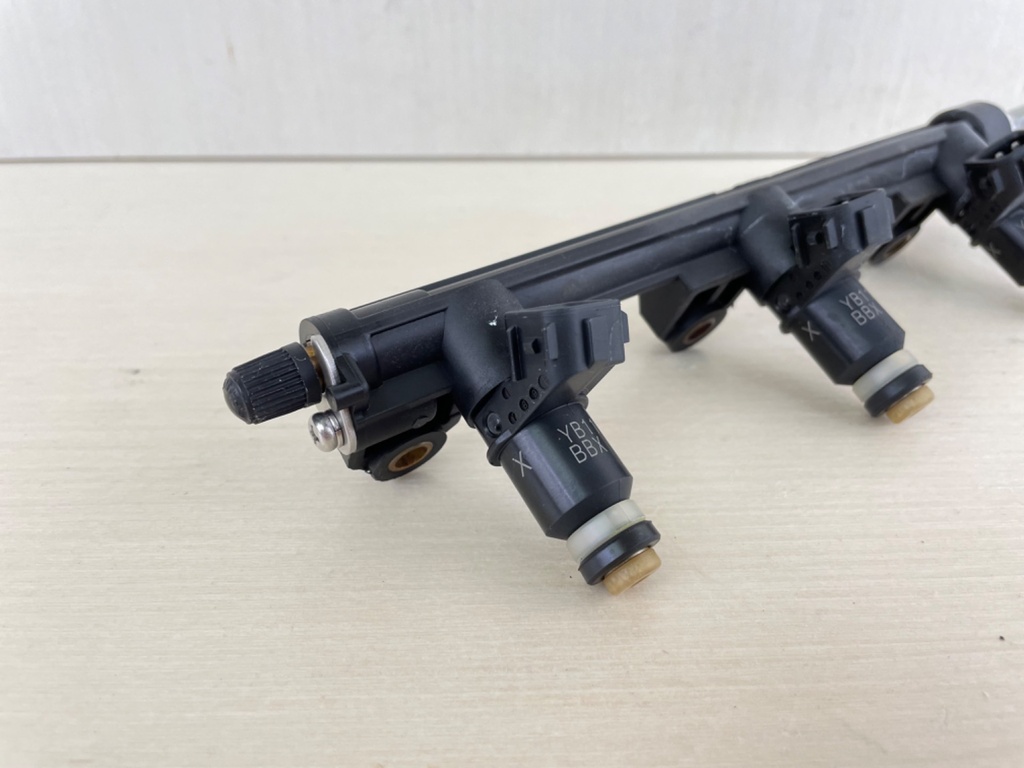 2006 - 2010 Mercury 25 30 HP 4 Stroke Outboard Fuel Rail W/ Injectors 898101T74