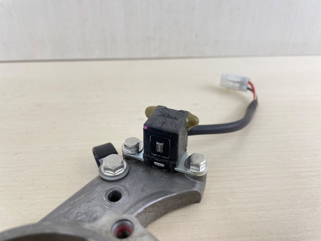 Mercury 25 30 HP 4 Stroke Outboard Coil Pulser Assembly 898101146