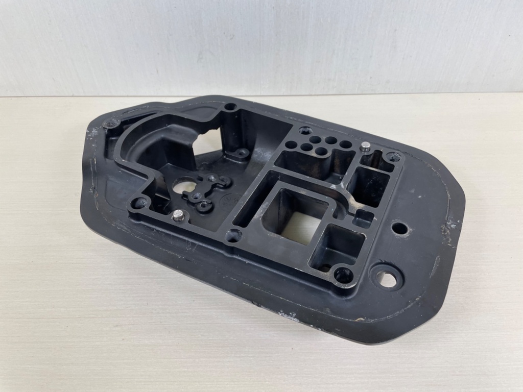 2000 Mercury 60HP 2 Stroke Outboard Exhaust Plate Assembly 19653T3