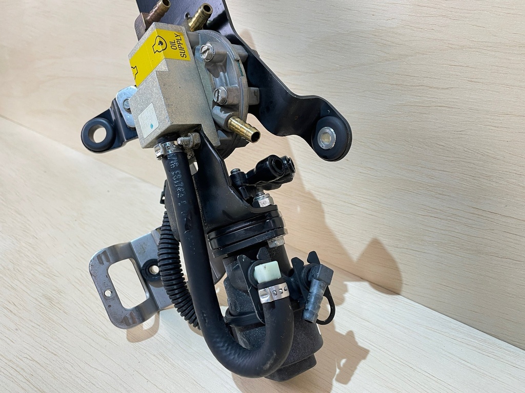 2004 Evinrude Ficht 225HP Oil Lift Pump And Injector 5004920 5001222