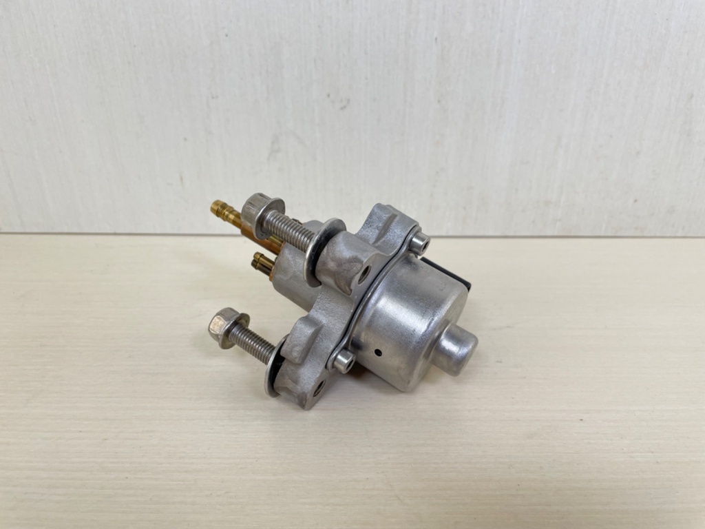 2012 Mercury 150HP Optimax 2 Stroke Outboard Oil Pump Assembly 857149T05