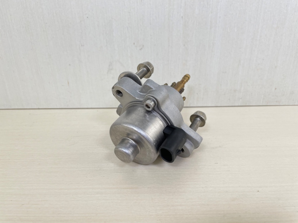 2012 Mercury 150HP Optimax 2 Stroke Outboard Oil Pump Assembly 857149T05