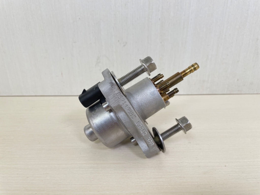 2012 Mercury 150HP Optimax 2 Stroke Outboard Oil Pump Assembly 857149T05