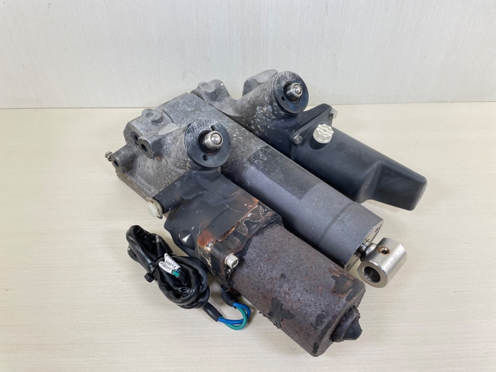 2007 Mercury 150HP Outboard Power Trim Tilt Unit Assembly 8M0168222