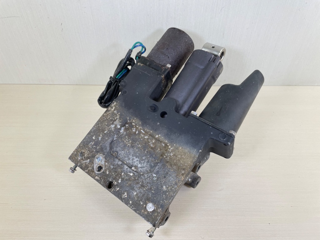 2007 Mercury 150HP Outboard Power Trim Tilt Unit Assembly 8M0168222