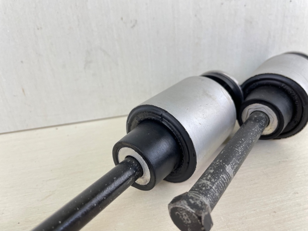 1994-10 Mercury 200 225 250 HP 2 Stroke Outboard Lower Rubber Mount Set 8137711