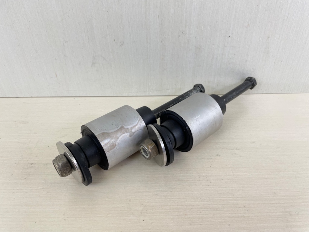 1994-10 Mercury 200 225 250 HP 2 Stroke Outboard Lower Rubber Mount Set 8137711