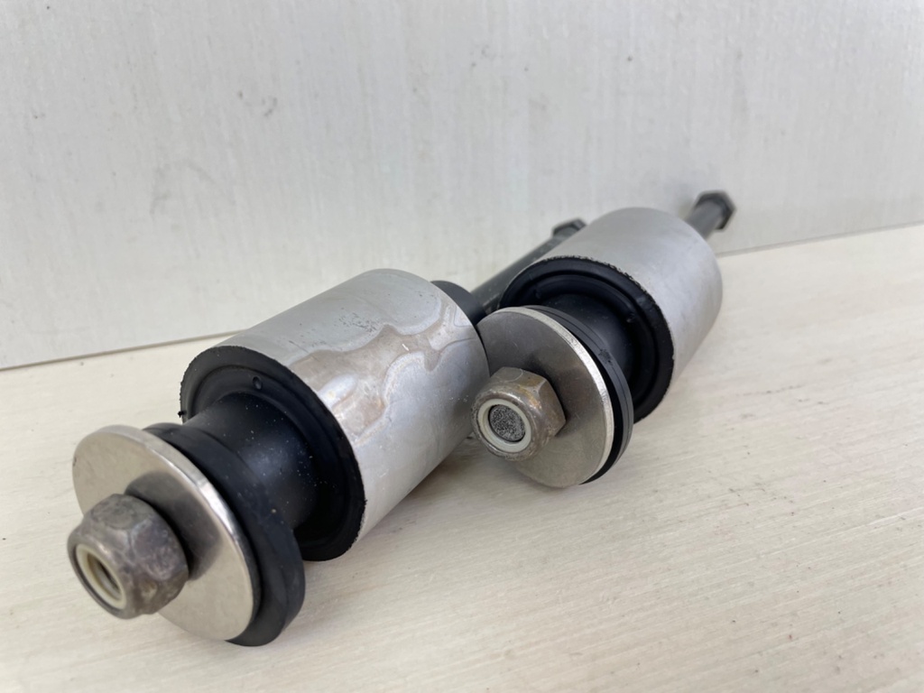 1994-10 Mercury 200 225 250 HP 2 Stroke Outboard Lower Rubber Mount Set 8137711