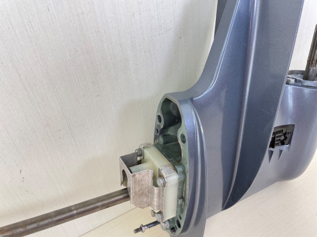 1998-2012 Yamaha 25HP 4 Stroke Outboard 20" Long Lower Unit Gear Case