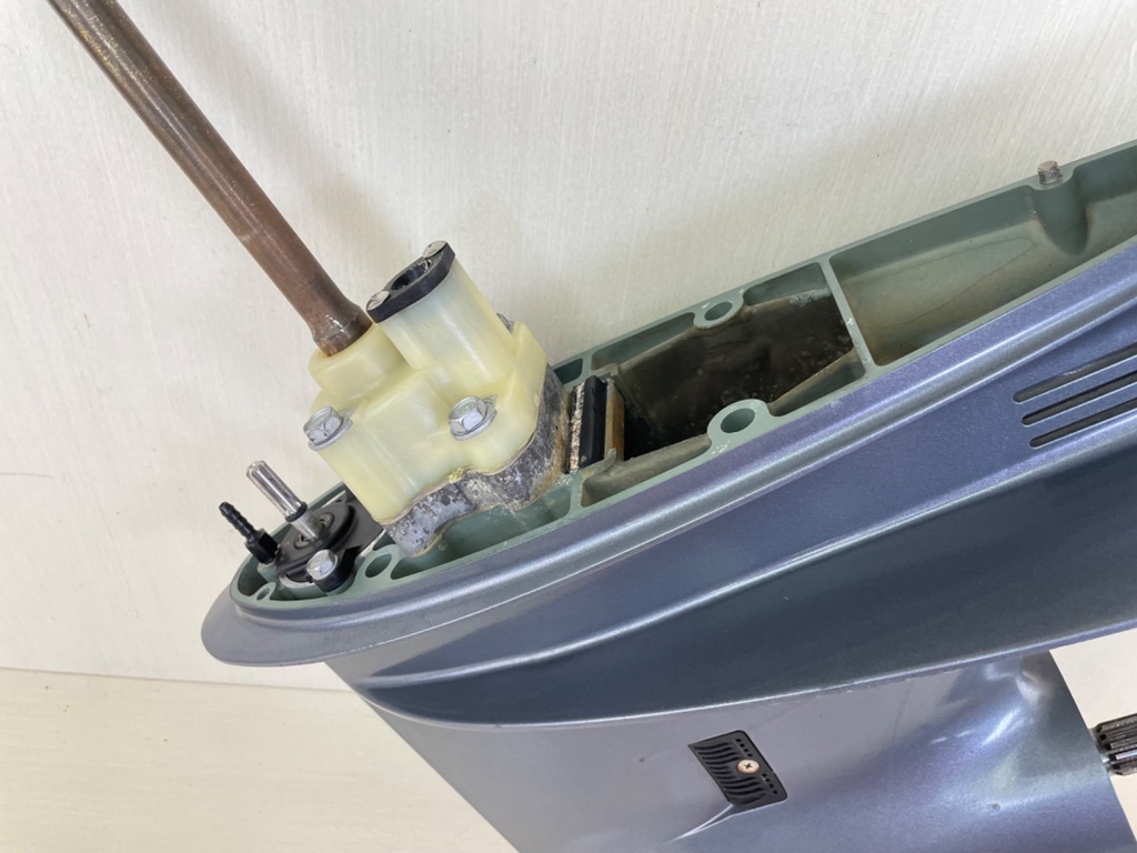 2004-2009 Yamaha 70HP 2 Stroke Outboard 20" Long Lower Unit Gear Case 6H3-45300-20-8D