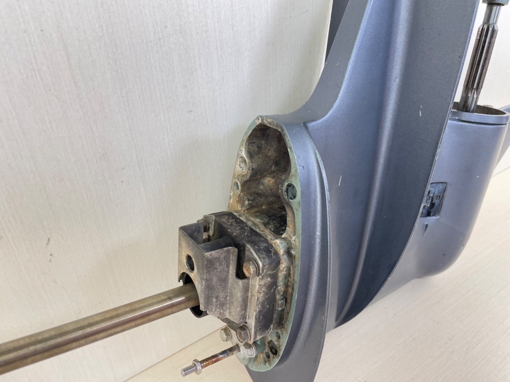 Yamaha 25HP 4 Stroke Outboard 20" Long Lower Unit Gear Case 1998-2012