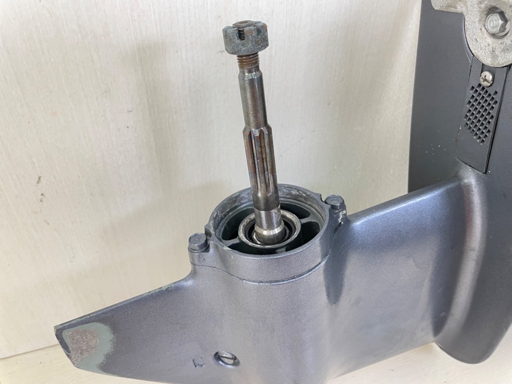 94 - 2005 Yamaha 9.9HP 4 Stroke Outboard 20" Lower Unit Gear Case