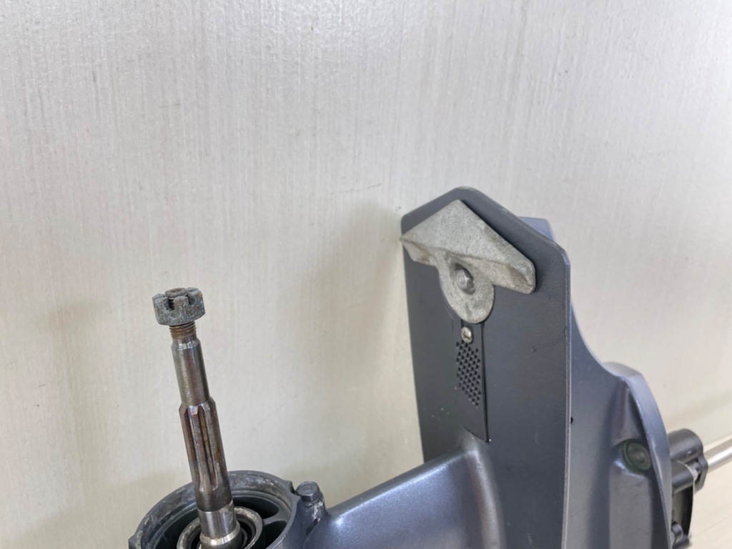 94 - 2005 Yamaha 9.9HP 4 Stroke Outboard 20" Lower Unit Gear Case