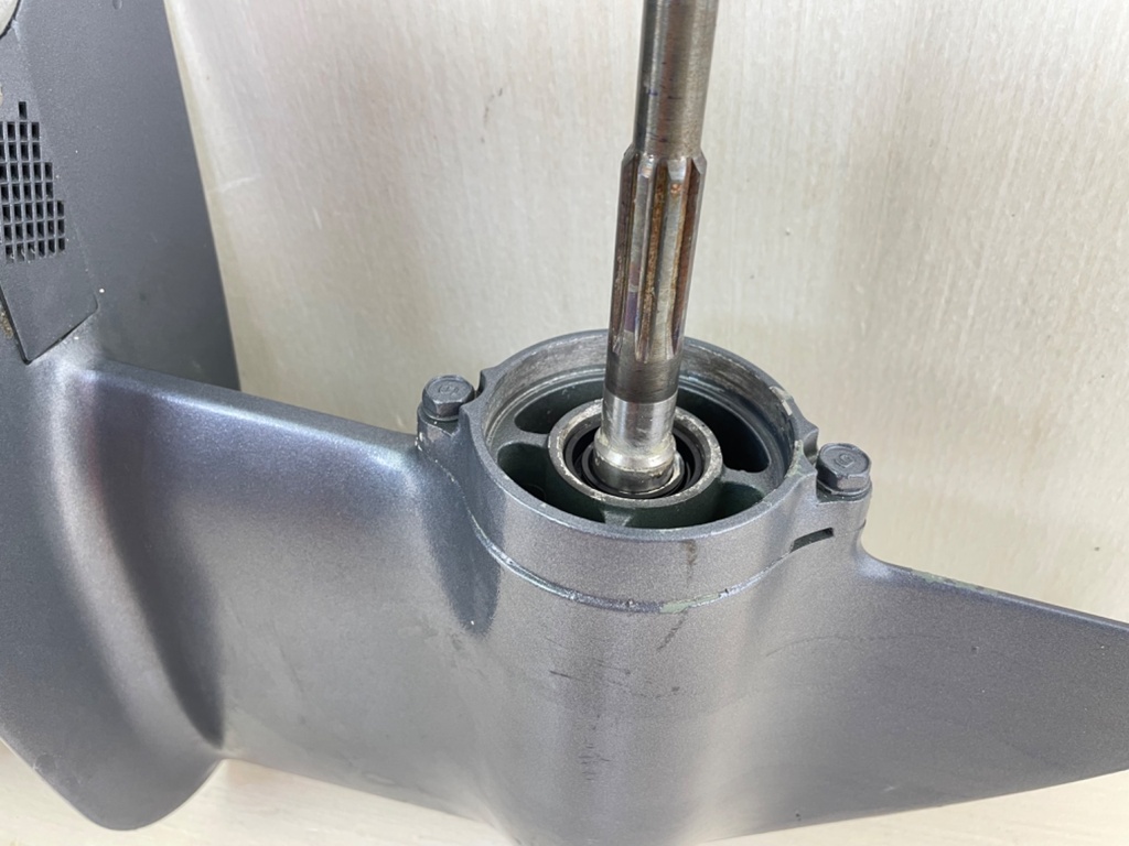 94 - 2005 Yamaha 9.9HP 4 Stroke Outboard 20" Lower Unit Gear Case