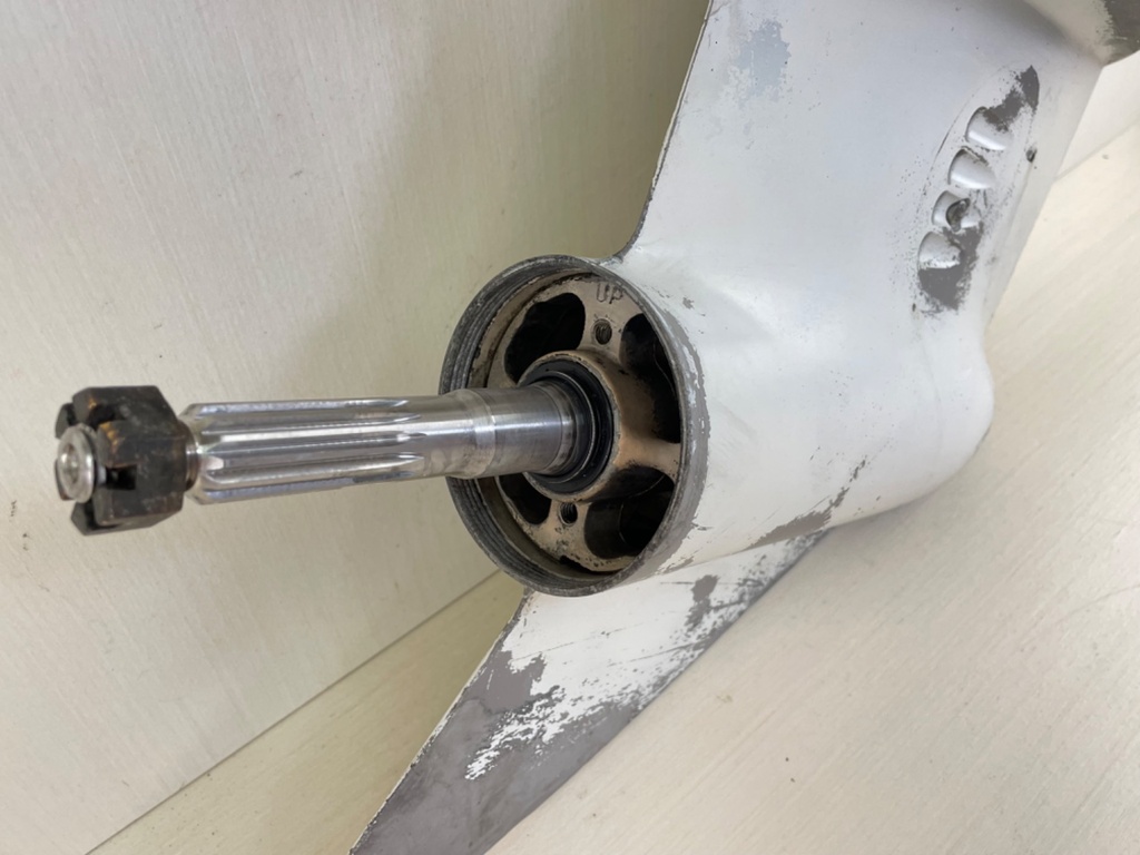 92 - 1998 Johnson Evinrude 85 88 90 100 112 115 HP V4 20" Lower Unit Gear Case