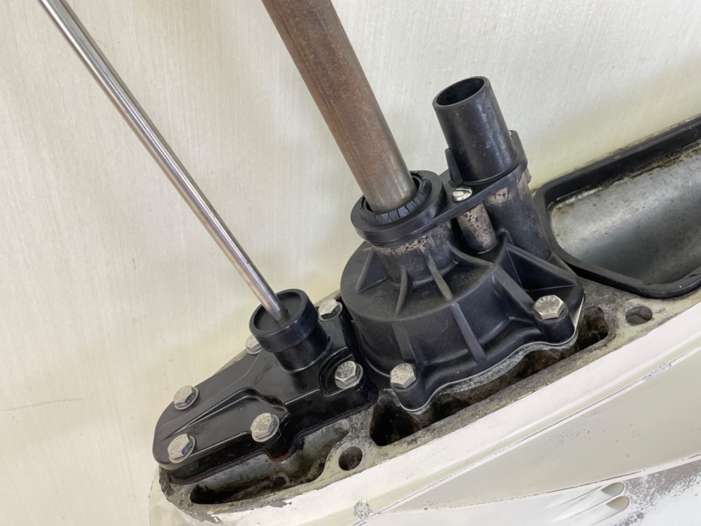 92 - 1998 Johnson Evinrude 85 88 90 100 112 115 HP V4 20" Lower Unit Gear Case