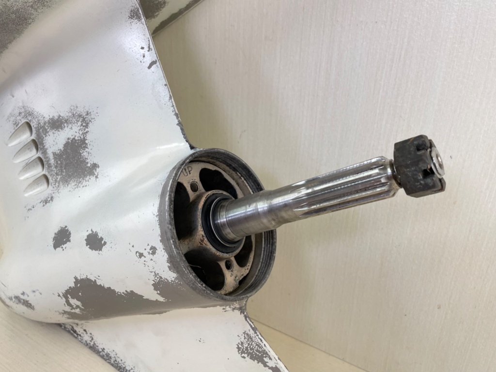 92 - 1998 Johnson Evinrude 85 88 90 100 112 115 HP V4 20" Lower Unit Gear Case