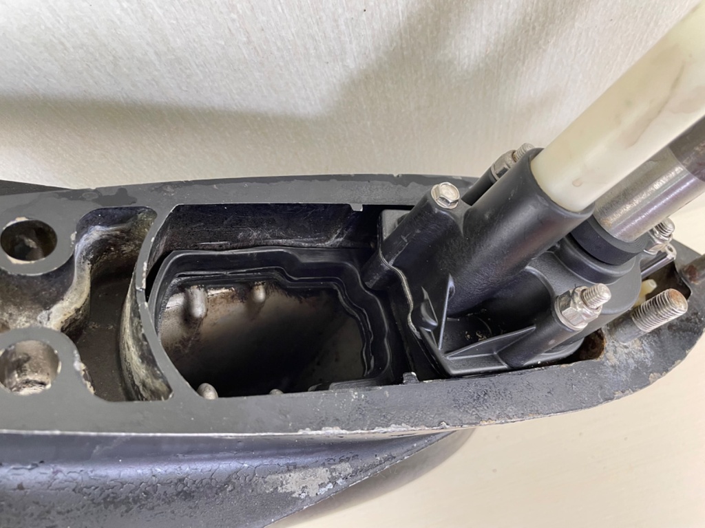 1984 Mercury 90HP 2 Stroke Outboard 20" Long Lower Unit Gear Case 7333T24