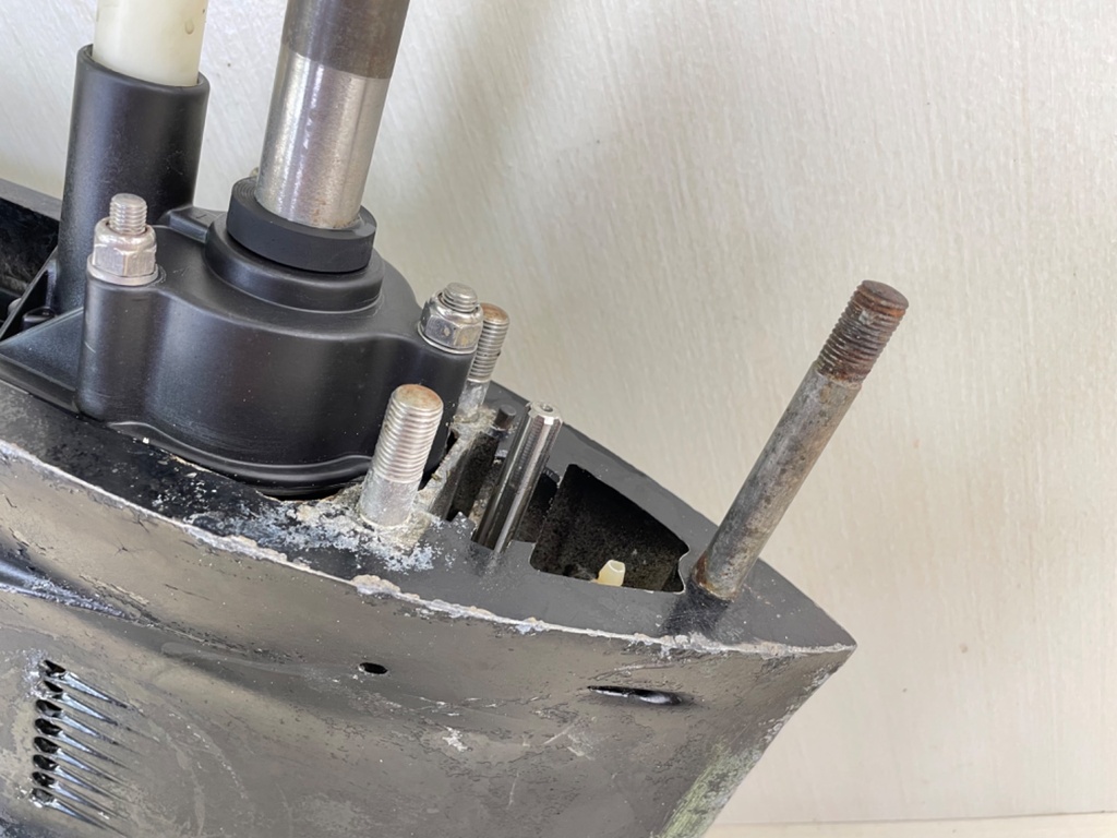 1984 Mercury 90HP 2 Stroke Outboard 20" Long Lower Unit Gear Case 7333T24