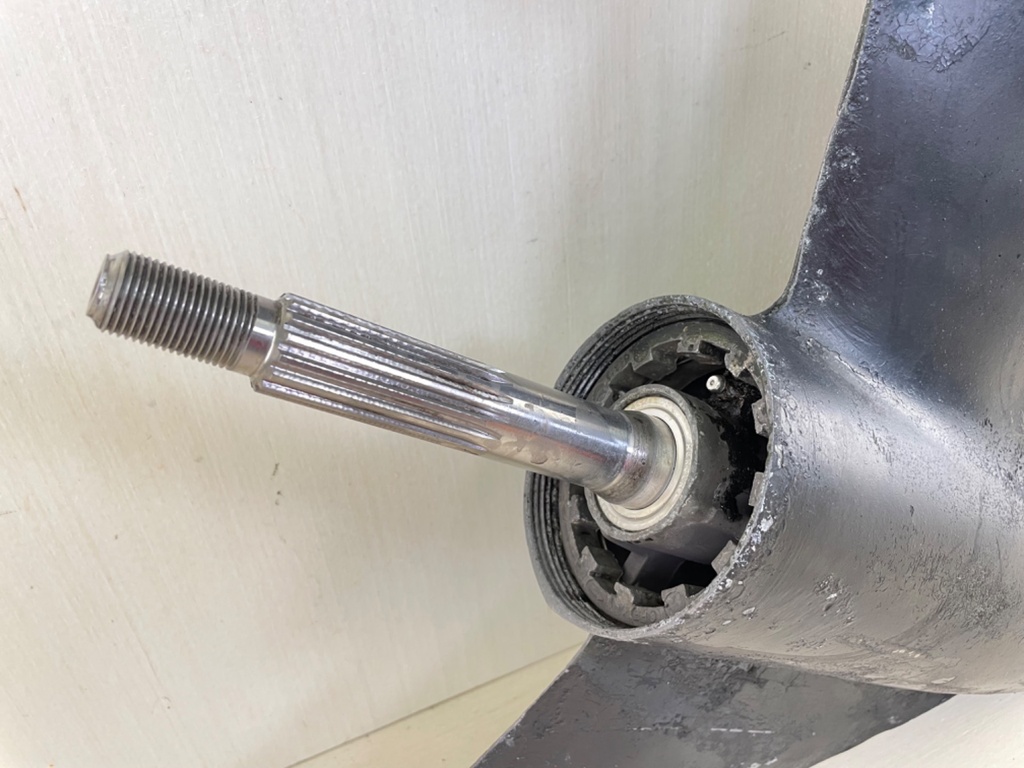 1984 Mercury 90HP 2 Stroke Outboard 20" Long Lower Unit Gear Case 7333T24