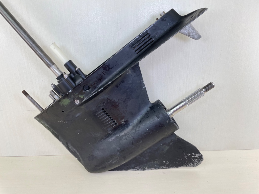 1984 Mercury 90HP 2 Stroke Outboard 20" Long Lower Unit Gear Case 7333T24