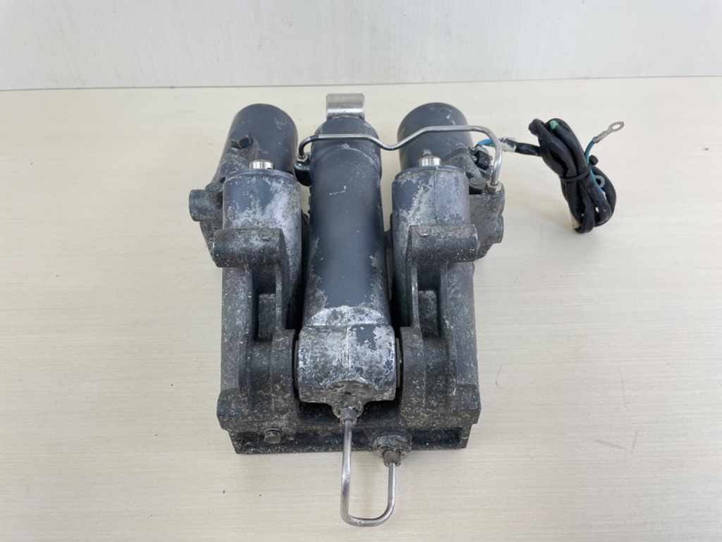02-18 Yamaha 200 225 250 300 HP 4 Stroke Outboard Power Trim Tilt Unit - Fully Tested