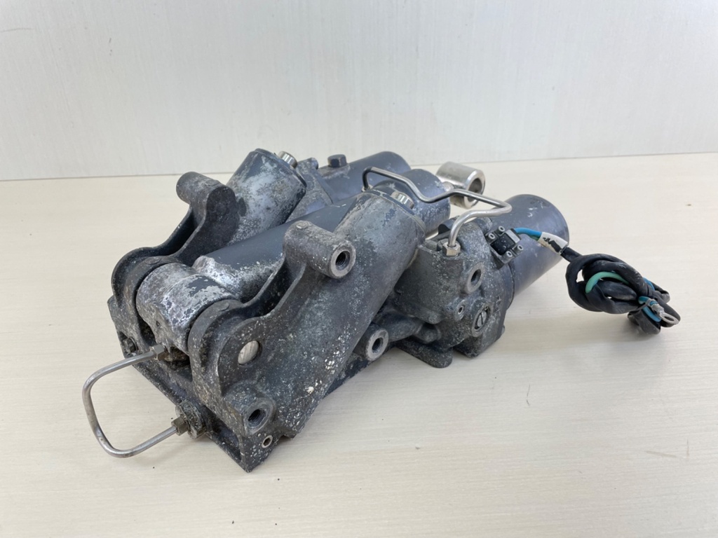 02-18 Yamaha 200 225 250 300 HP 4 Stroke Outboard Power Trim Tilt Unit - Fully Tested