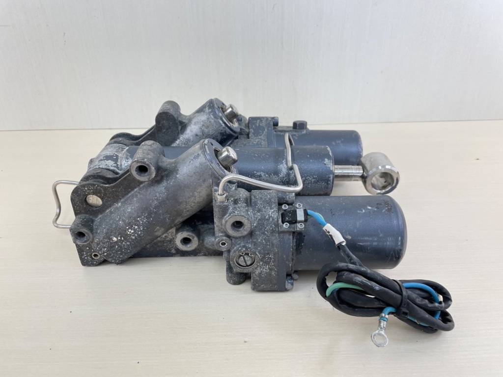 02-18 Yamaha 200 225 250 300 HP 4 Stroke Outboard Power Trim Tilt Unit - Fully Tested