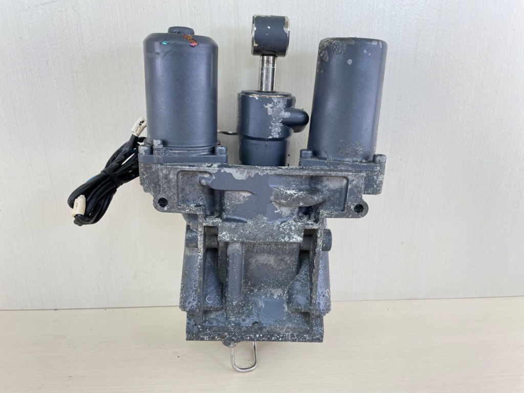 02-18 Yamaha 200 225 250 300 HP 4 Stroke Outboard Power Trim Tilt Unit - Fully Tested