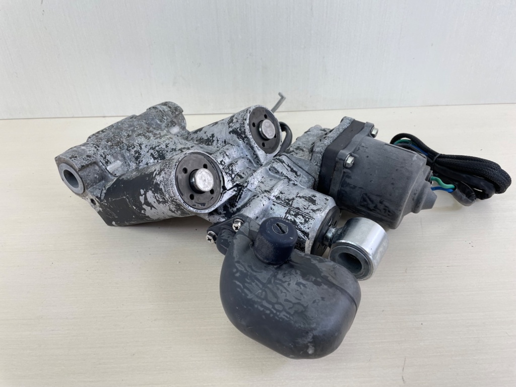 Evinrude Johnson BRP Power Trim & Tilt Unit Assembly 90 115 150 175 200 225 250 300