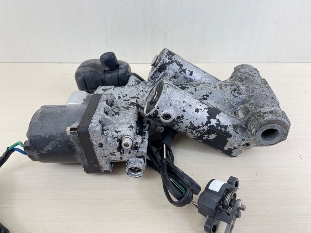 Evinrude Johnson BRP Power Trim & Tilt Unit Assembly 90 115 150 175 200 225 250 300