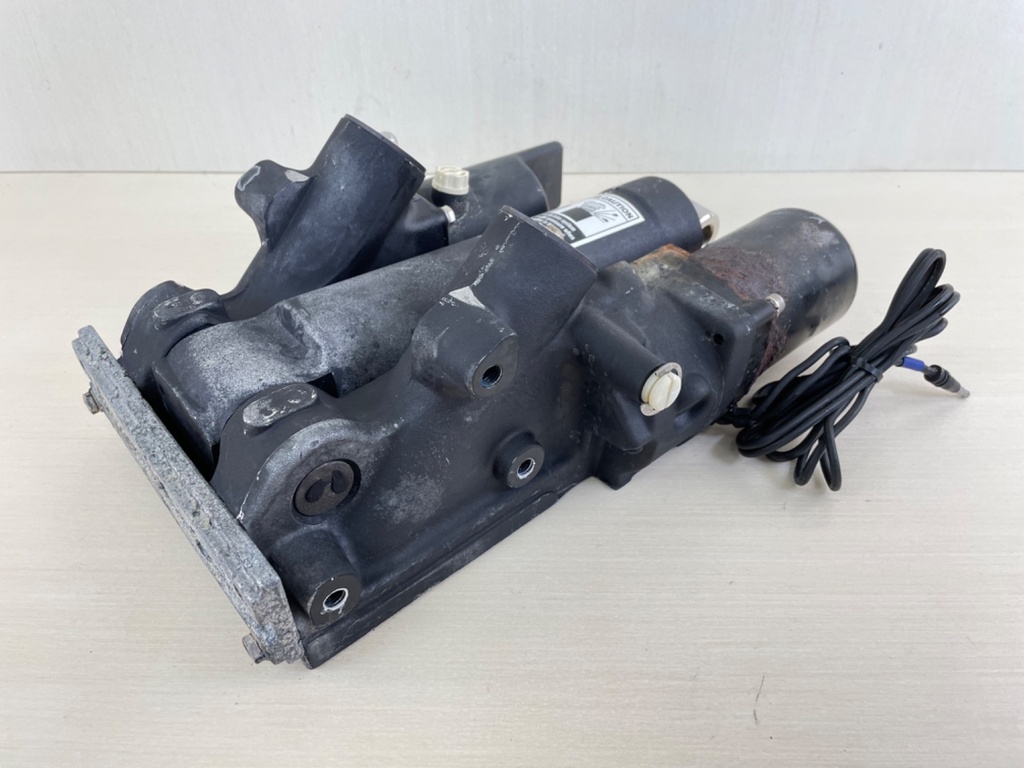 1998 Mercury 150HP 2 Stroke Outboard Power Trim & Tilt Unit 8M0143219