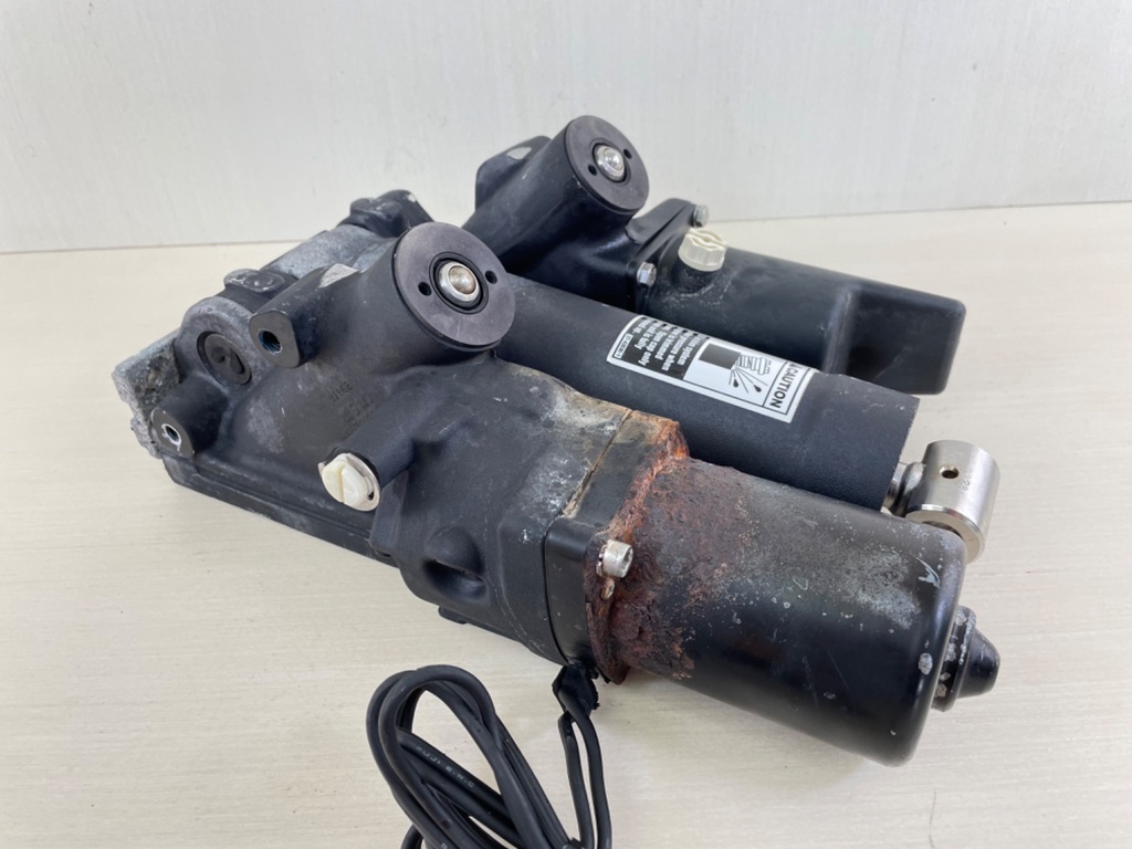 1998 Mercury 150HP 2 Stroke Outboard Power Trim & Tilt Unit 8M0143219