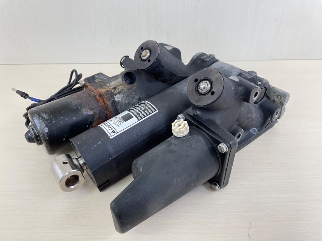 1998 Mercury 150HP 2 Stroke Outboard Power Trim & Tilt Unit 8M0143219