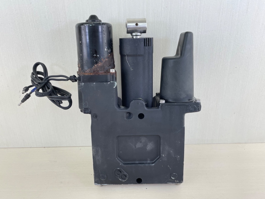 1998 Mercury 150HP 2 Stroke Outboard Power Trim & Tilt Unit 8M0143219