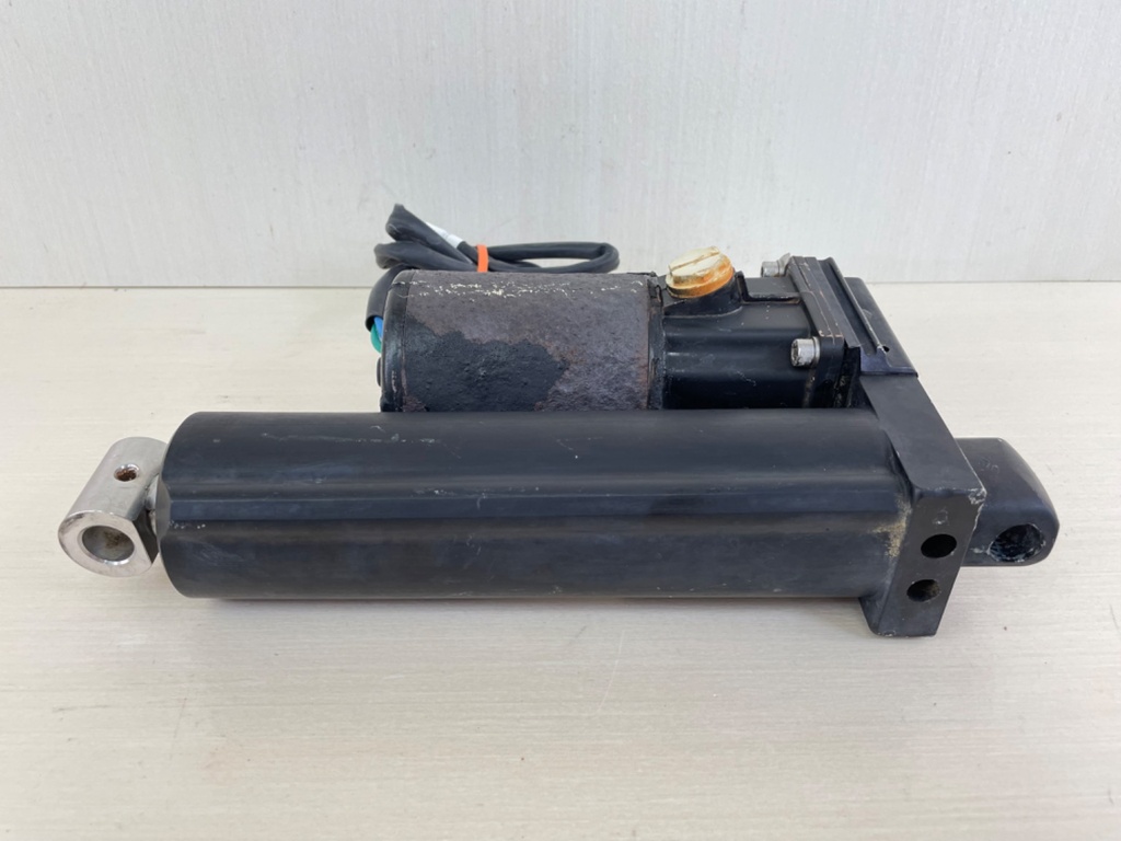 830150T2 Mercury 40 50 60 HP 2 Stroke Outboard Power Trim Tilt Unit Assembly 822870A1