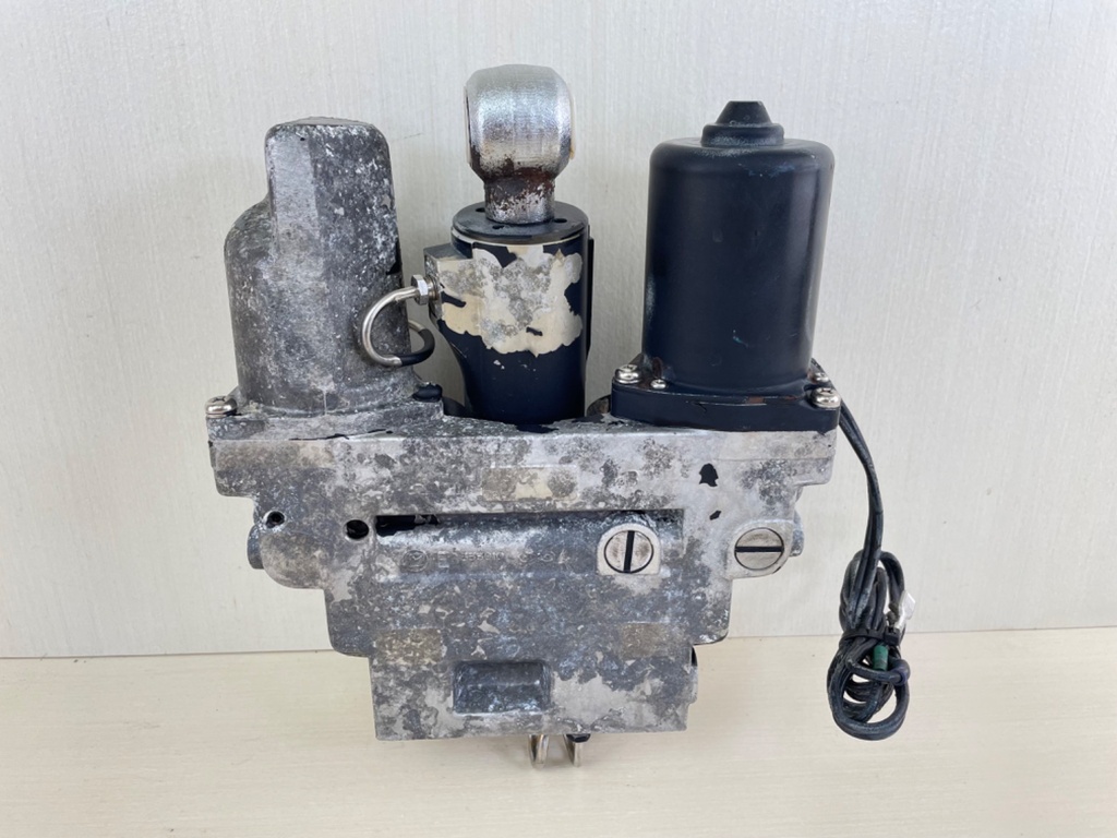 Evinrude Johnson 60 - 200HP Outboard Engine Power Trim & Tilt Unit 434803 395088