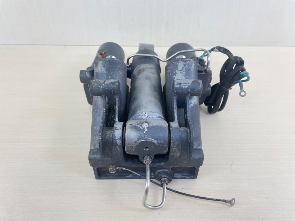 02-18 Yamaha 200 225 250 300 HP 4 Stroke Outboard Power Trim Tilt Unit - Used