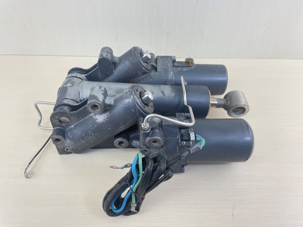 02-18 Yamaha 200 225 250 300 HP 4 Stroke Outboard Power Trim Tilt Unit - Used