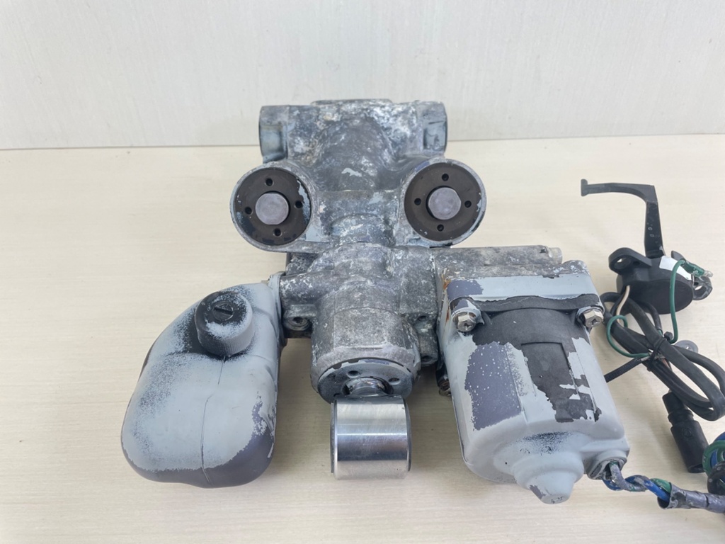 90 115 150 175 200 225 250 300 Evinrude Johnson BRP Power Trim & Tilt Unit Assembly