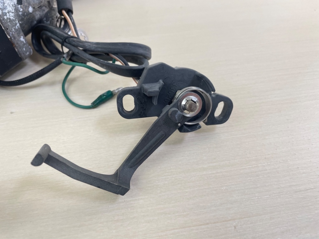 90 115 150 175 200 225 250 300 Evinrude Johnson BRP Power Trim & Tilt Unit Assembly