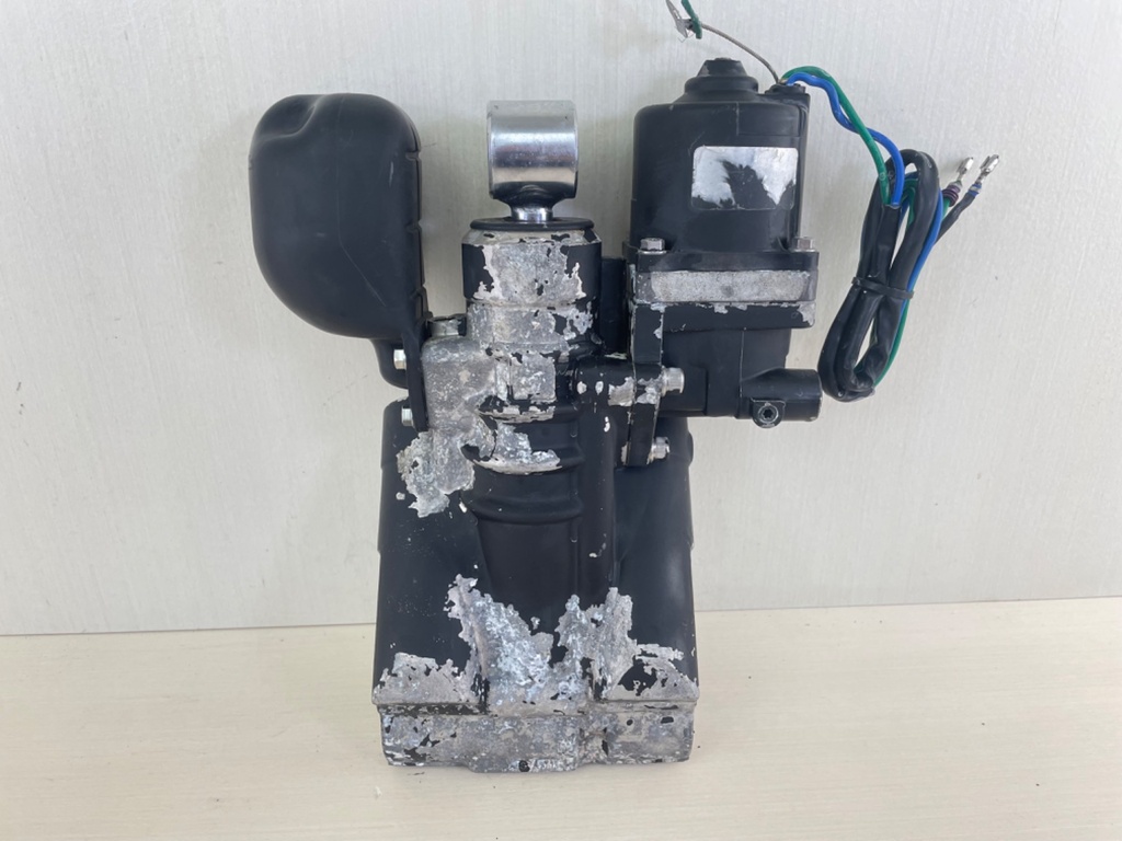 Johnson Evinrude Fastrac Hydraulic Power Trim And Tilt Assembly Unit Used