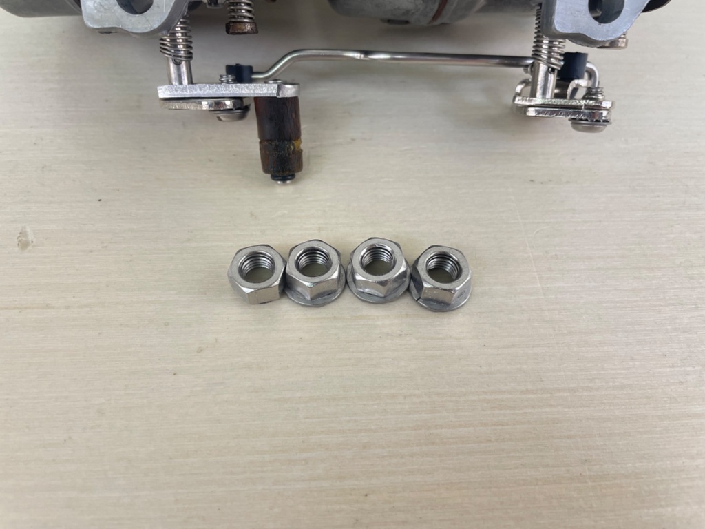 Johnson Evinrude 40 50 HP 2 Stroke Outboard Carburetor Set Top Bottom 338069