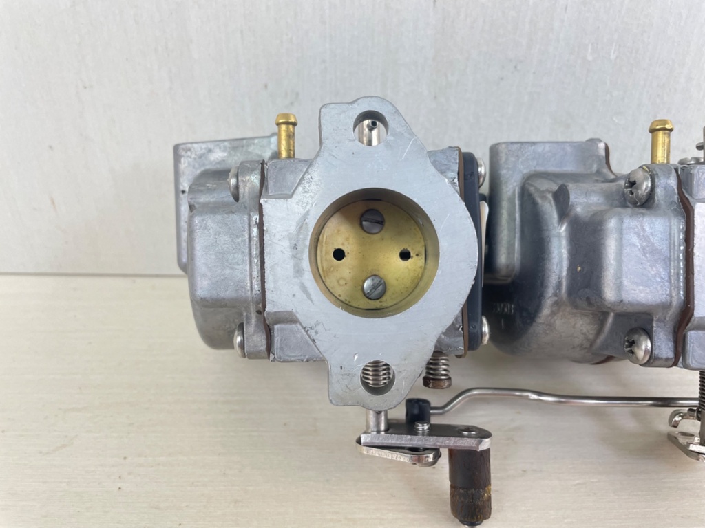 Johnson Evinrude 40 50 HP 2 Stroke Outboard Carburetor Set Top Bottom 338069