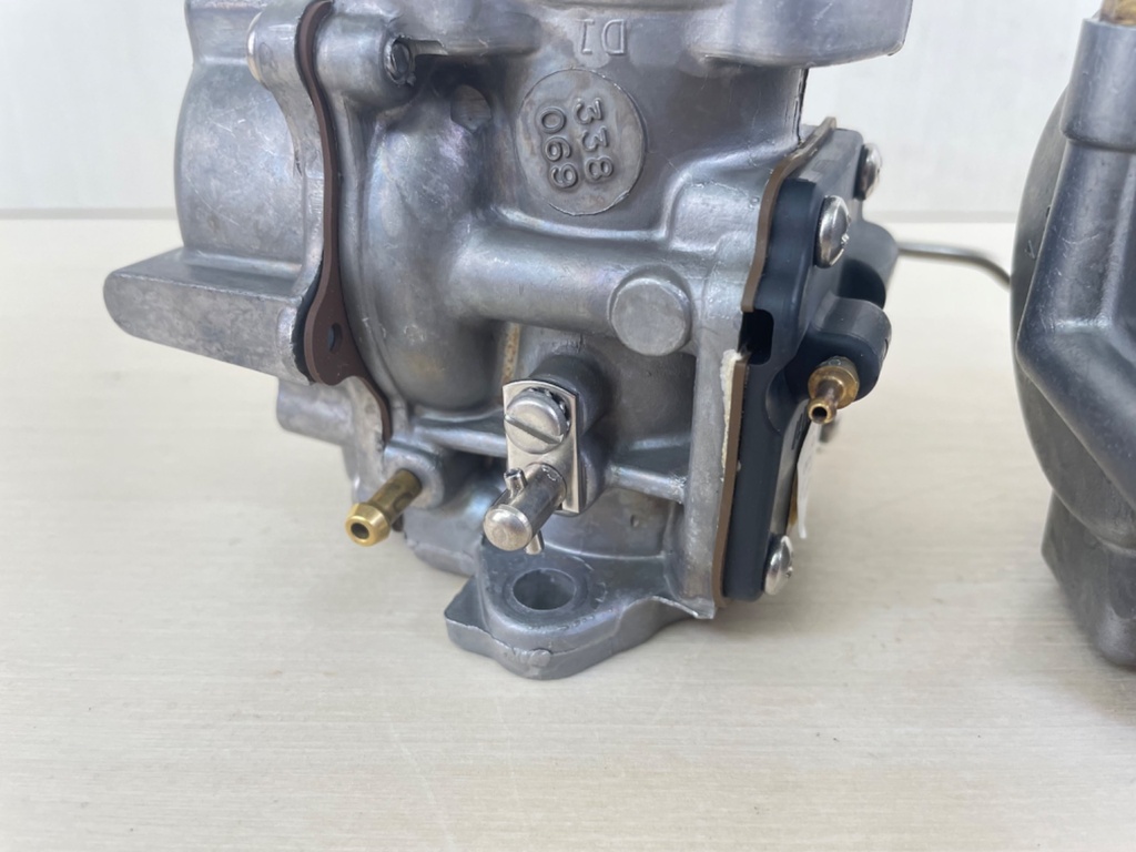 Johnson Evinrude 40 50 HP 2 Stroke Outboard Carburetor Set Top Bottom 338069