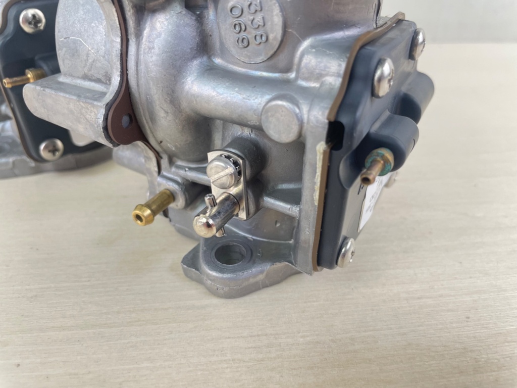 Johnson Evinrude 40 50 HP 2 Stroke Outboard Carburetor Set Top Bottom 338069